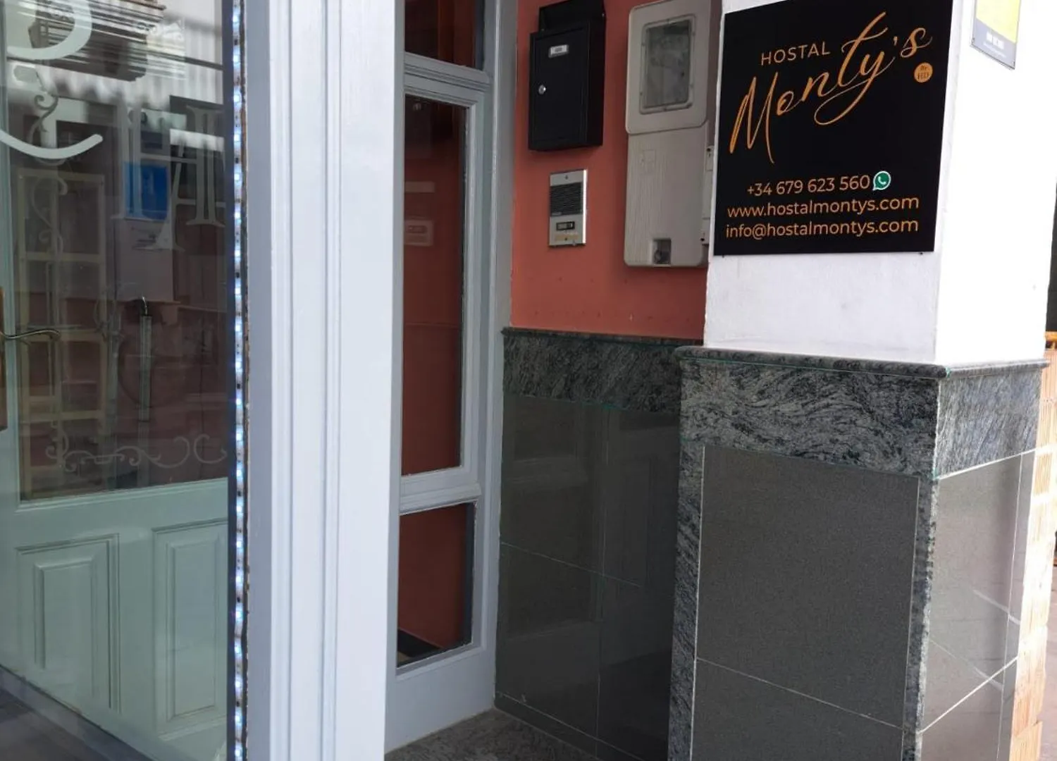 Hostal Montys Nerja 0*,  Espagne