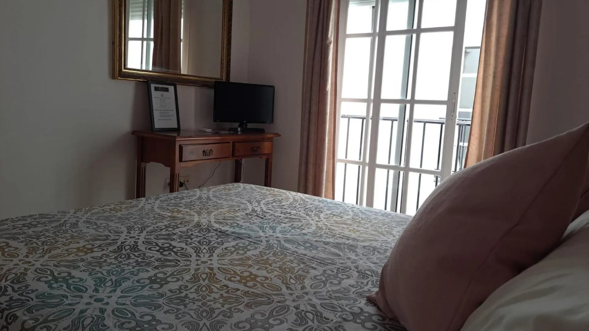 Hostel Hostal Montys Nerja