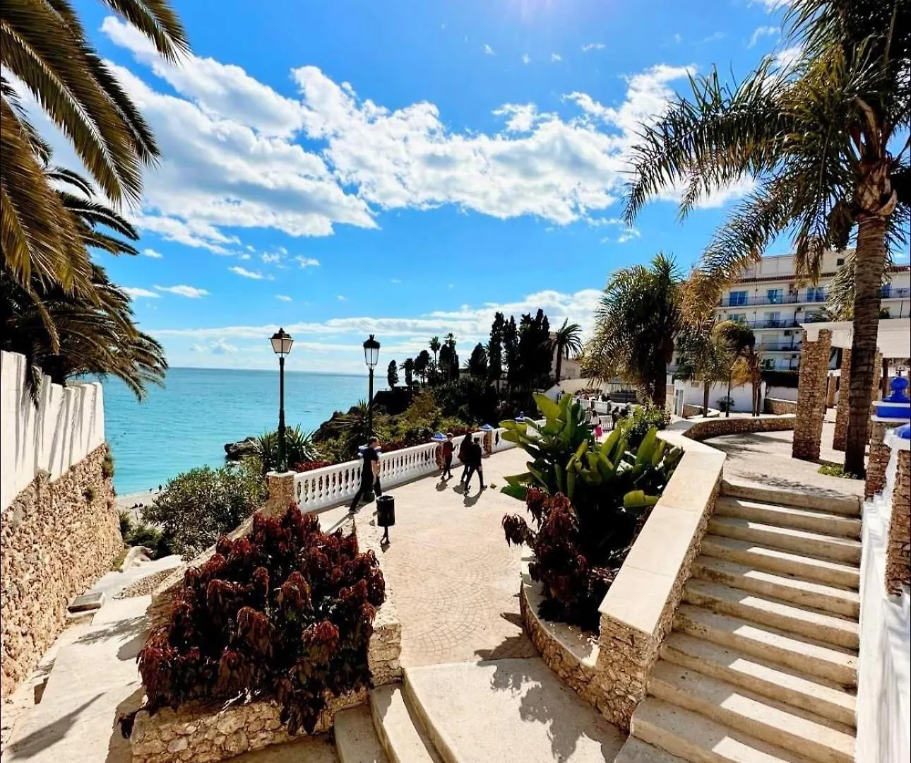 Hostal Montys Nerja Hostel
